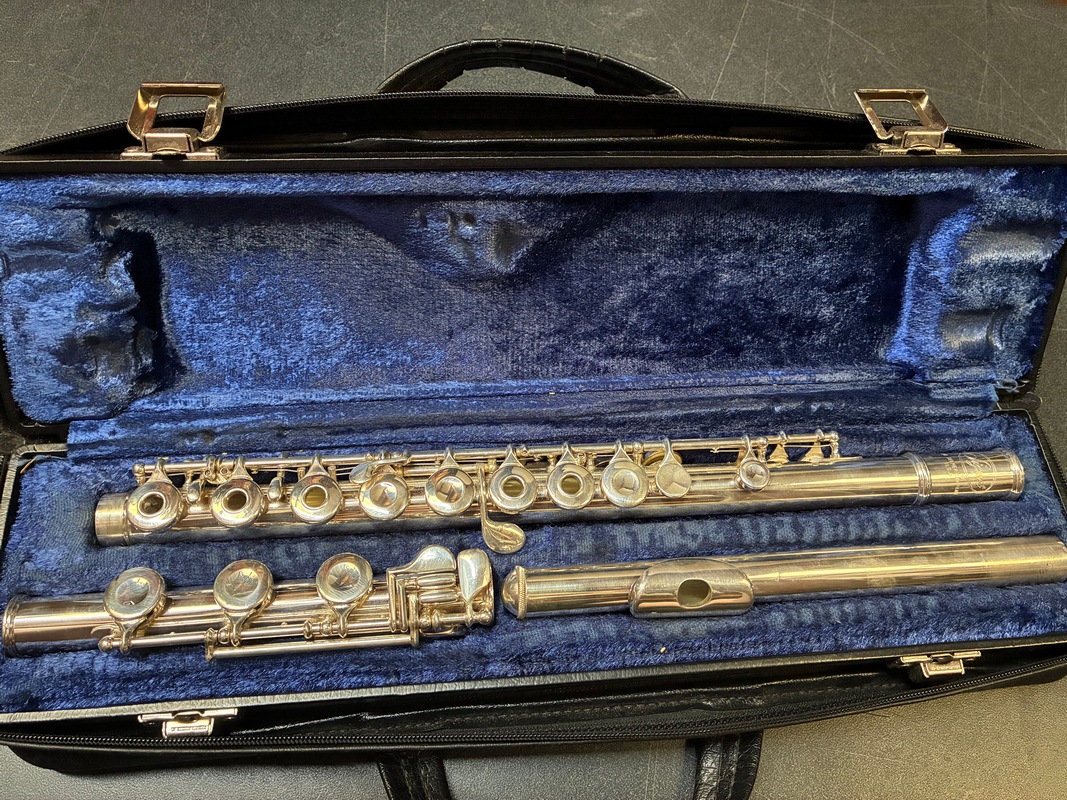 Used Student Flute - Selmer Signet -Open Hole - SN043083