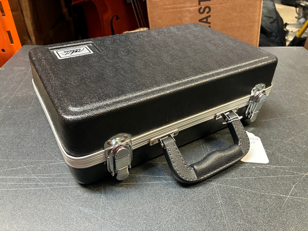 Used Student Clarinet - Bundy Deluxe - SN557037 - Image 9