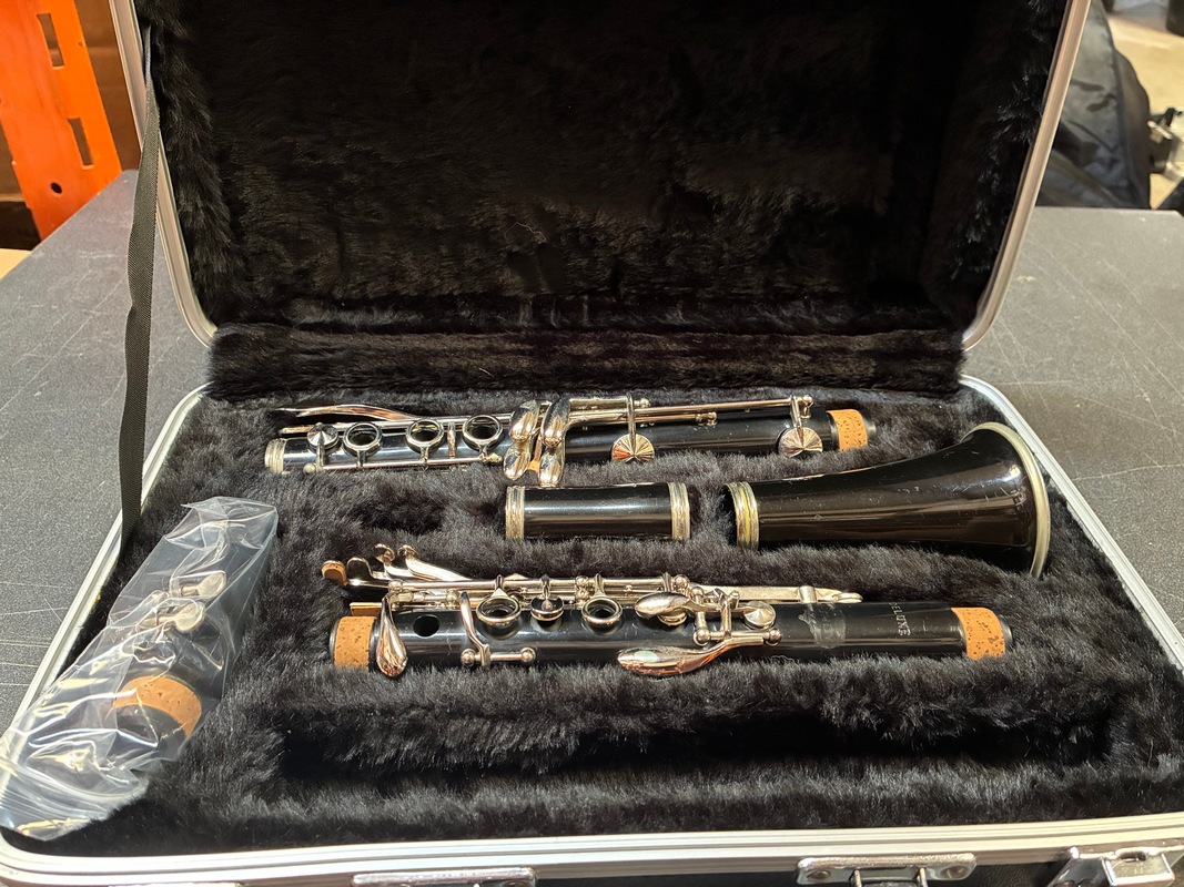 Used Student Clarinet - Bundy Deluxe - SN557037