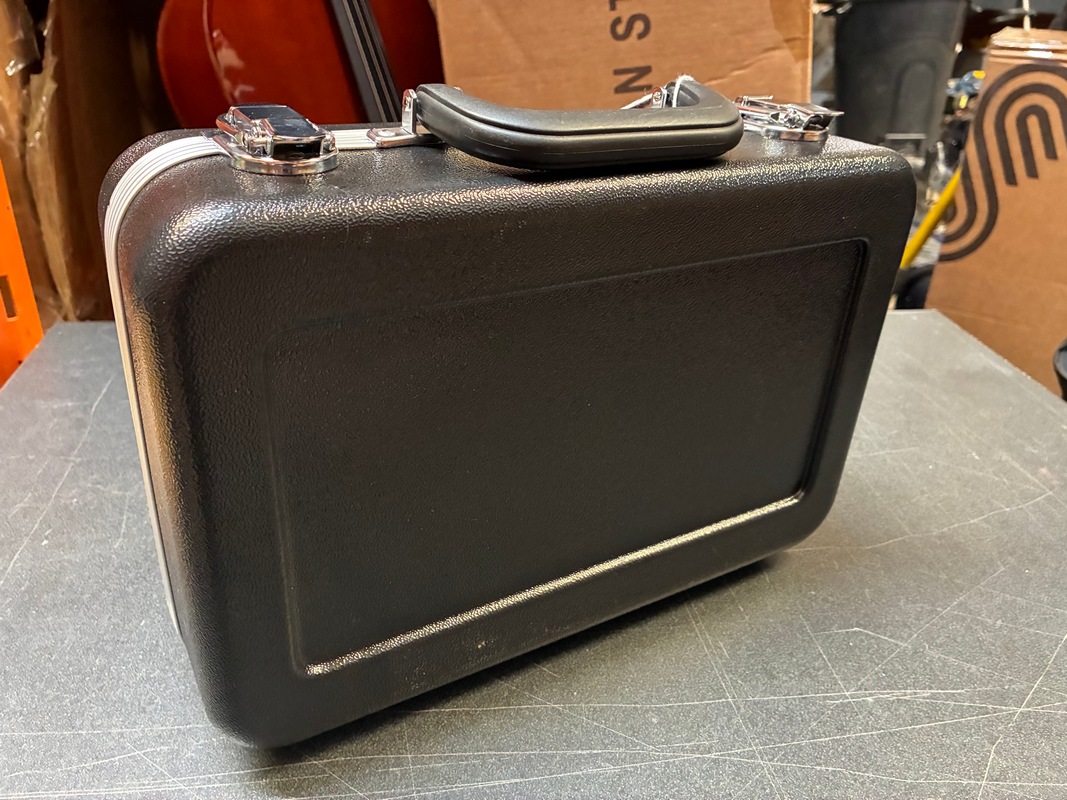Used Intermediate Clarinet - Selmer Signet - SN82661 - Image 10